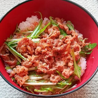 牛小間切れ肉と水菜のすき焼き風丼